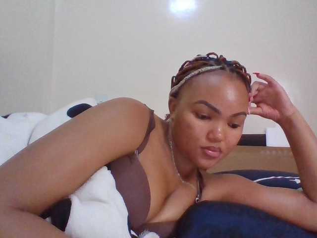 Beautystar12 live cam on BongaCams
