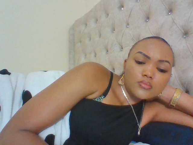 Beautystar12 live cam on BongaCams
