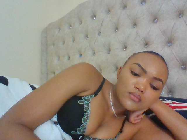 Beautystar12 live cam on BongaCams