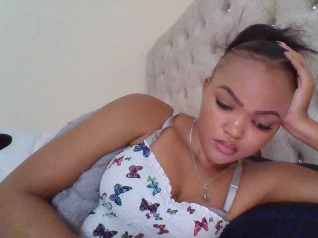 Beautystar12 live cam on BongaCams