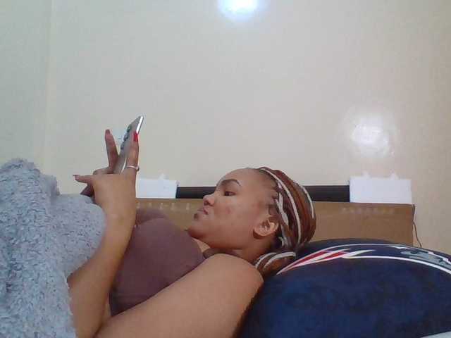 Beautystar12 live cam on BongaCams