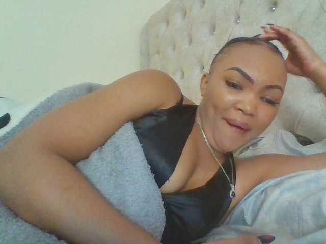 Beautystar12 live webcam show