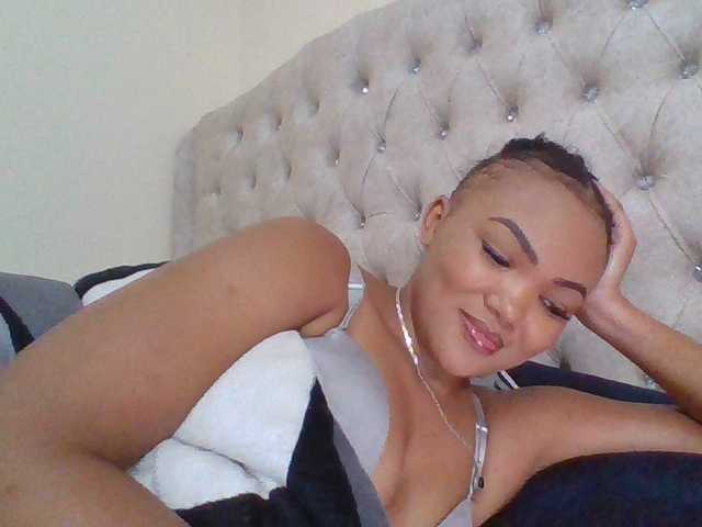 Beautystar12 live cam on BongaCams