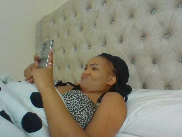 Beautystar12 live cam on BongaCams