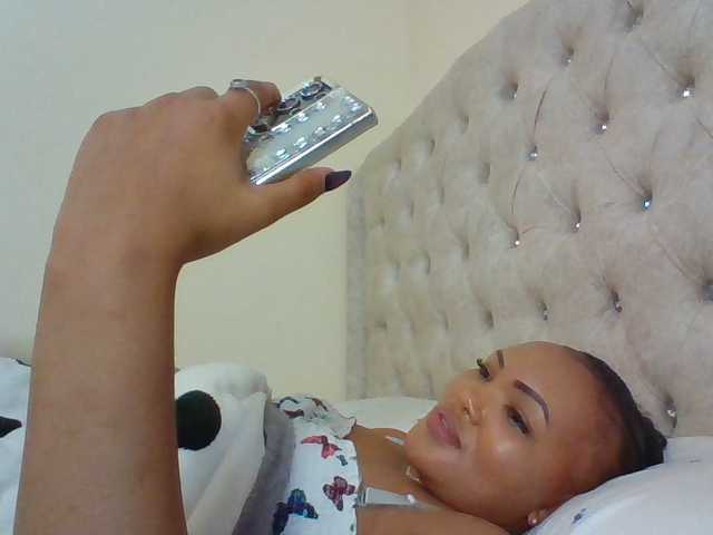 Beautystar12 live cam on BongaCams