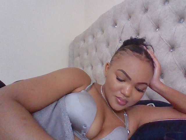 Beautystar12 live cam on BongaCams