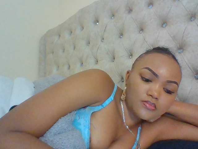 Beautystar12 live cam on BongaCams