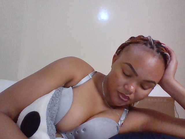 Beautystar12 live cam on BongaCams