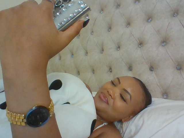 Beautystar12 live cam on BongaCams