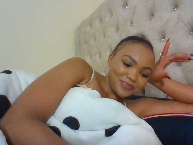 Beautystar12 live cam on BongaCams