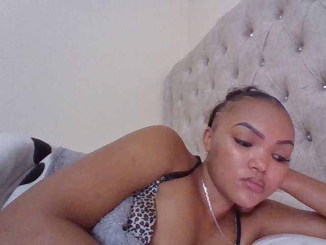 Beautystar12 live cam on BongaCams
