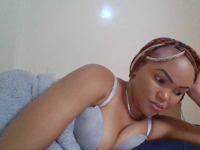 Beautystar12 live cam on BongaCams