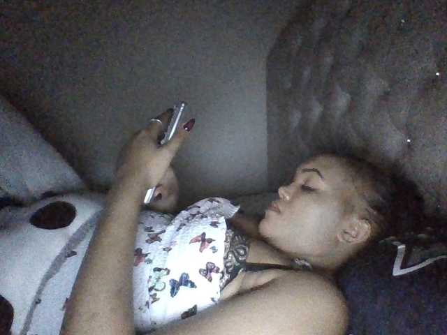 Beautystar12 live cam on BongaCams