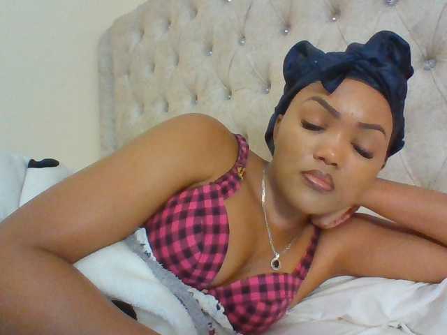 Beautystar12, en directo ahora en BongaCams