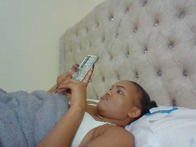 Beautystar12 live cam on BongaCams