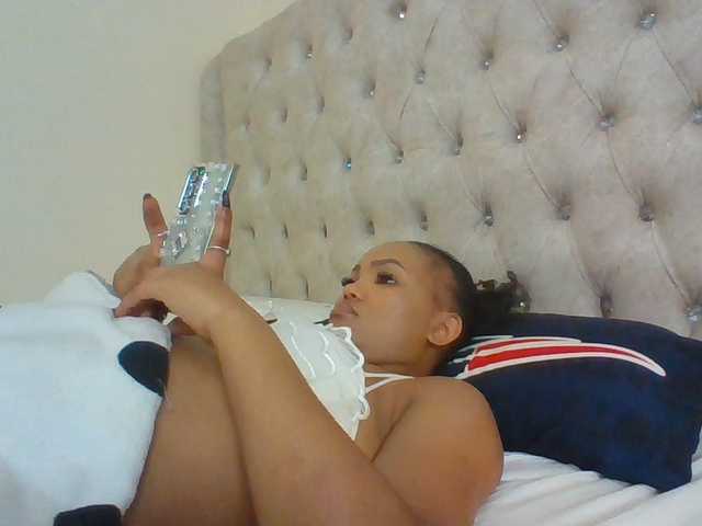 Beautystar12 live cam on BongaCams