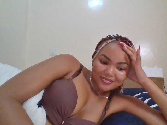 Beautystar12 live cam on BongaCams