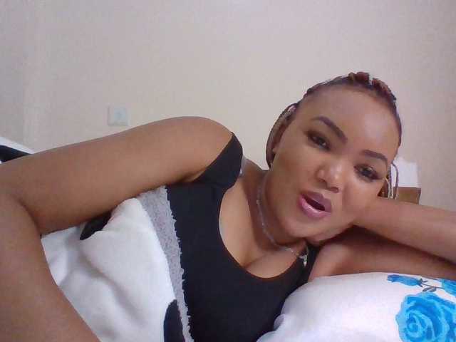 Beautystar12 live cam on BongaCams