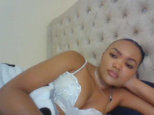Beautystar12 live cam on BongaCams