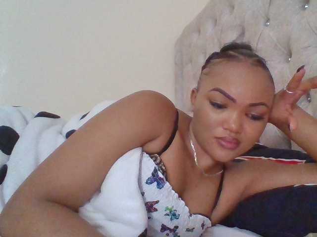 Beautystar12 live cam on BongaCams