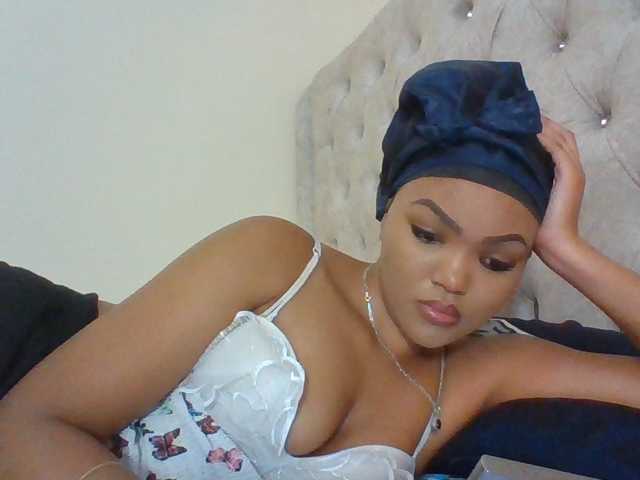 Beautystar12 live cam on BongaCams