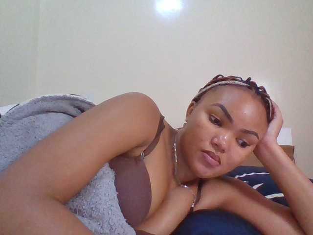 Beautystar12 live cam on BongaCams
