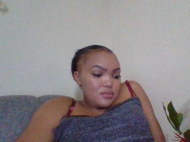 Beautystar12 live cam on BongaCams