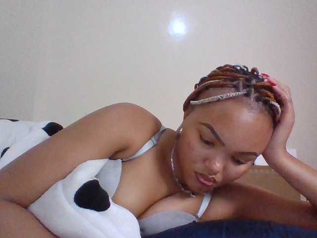 Beautystar12 live cam on BongaCams