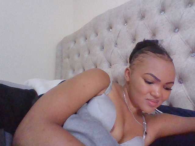 Beautystar12 live cam on BongaCams