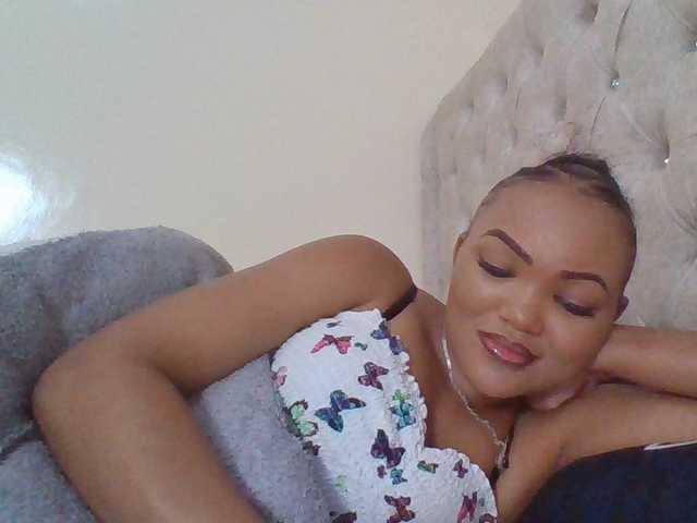 Beautystar12 live cam on BongaCams