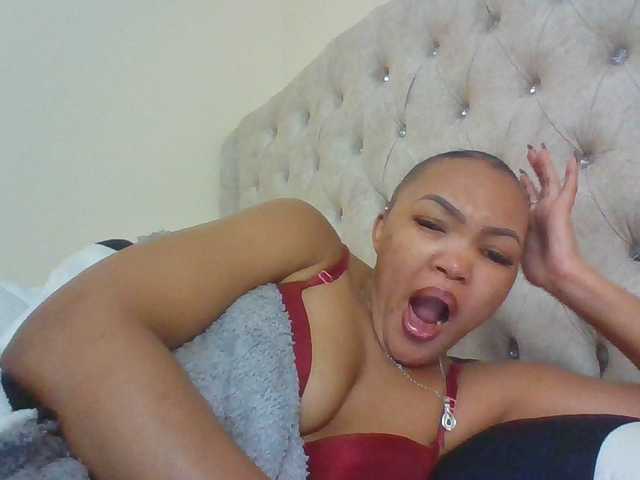 Beautystar12 live cam on BongaCams