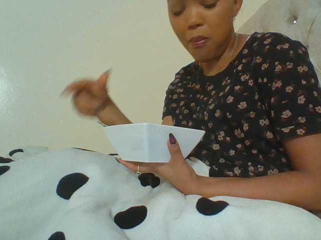Beautystar12 live cam on BongaCams