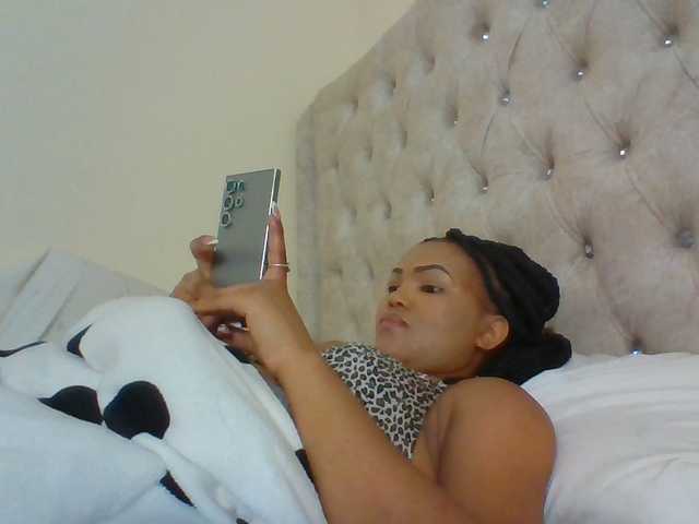 Beautystar12 live cam on BongaCams