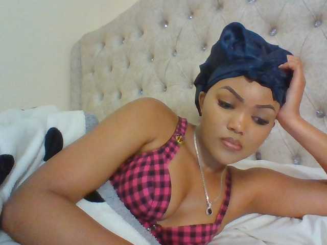 Beautystar12, en directo ahora en BongaCams