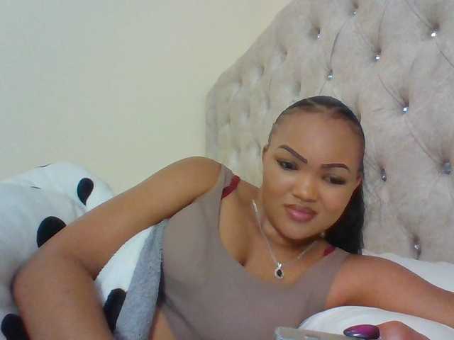 Beautystar12 live cam on BongaCams
