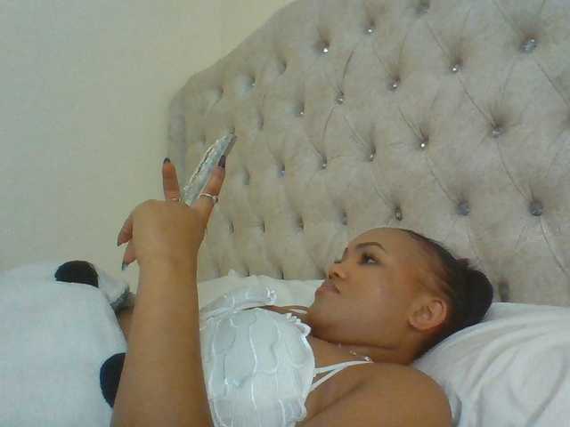 Beautystar12 live cam on BongaCams