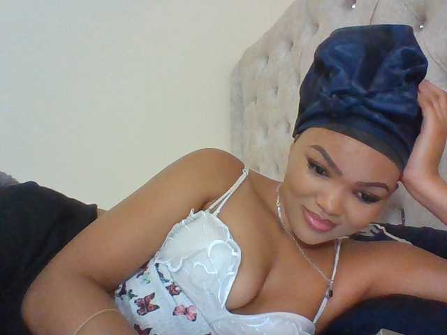 Beautystar12 live cam on BongaCams