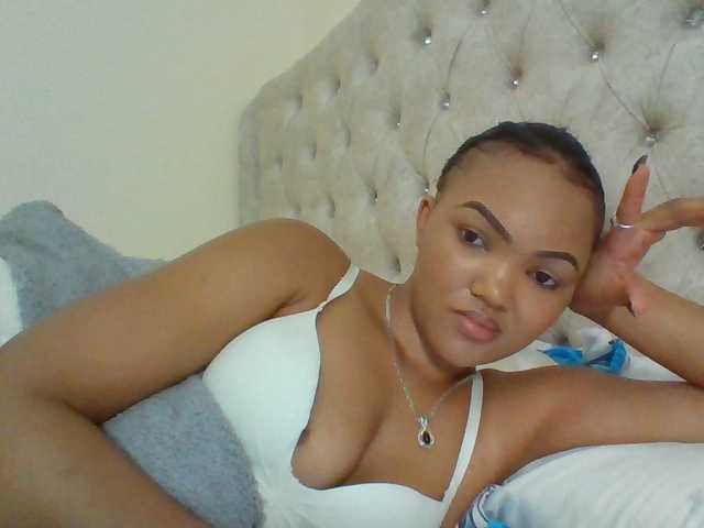 Beautystar12 live cam on BongaCams