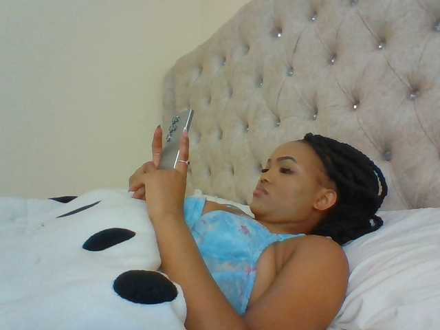 Beautystar12 live cam on BongaCams