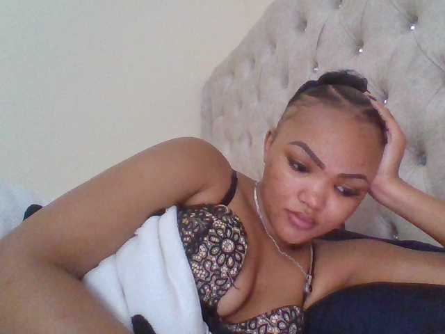 Beautystar12 live cam on BongaCams