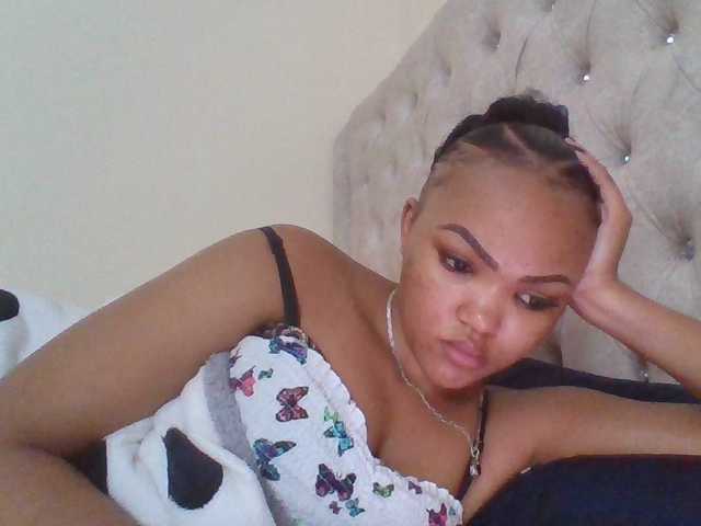 Beautystar12 live cam on BongaCams