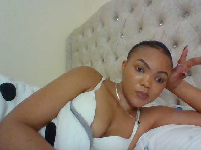 Beautystar12 live cam on BongaCams
