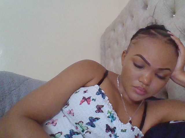 Beautystar12 live cam on BongaCams