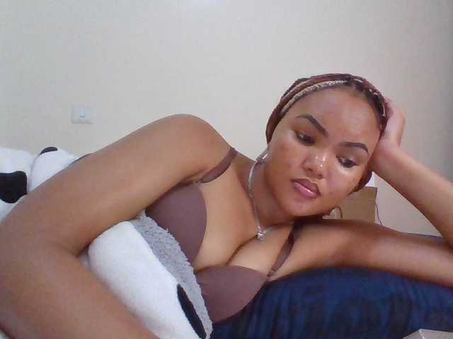 Beautystar12 live cam on BongaCams