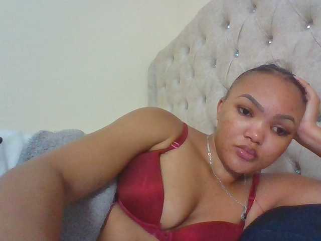 Beautystar12 live cam on BongaCams