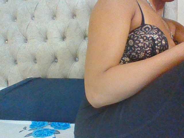 Beautystar12 live cam on BongaCams
