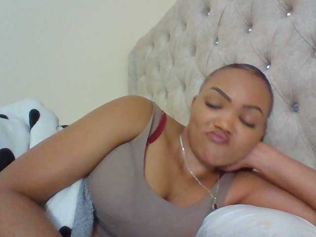 Beautystar12 live cam on BongaCams