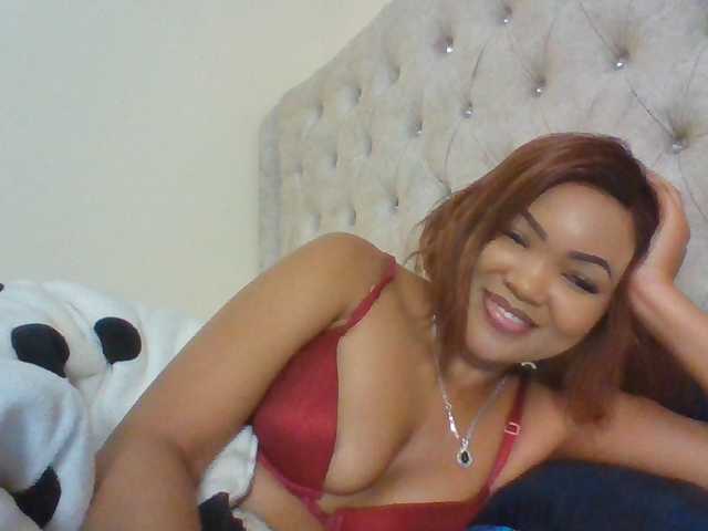 Beautystar12 live cam on BongaCams