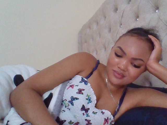 Beautystar12 live cam on BongaCams