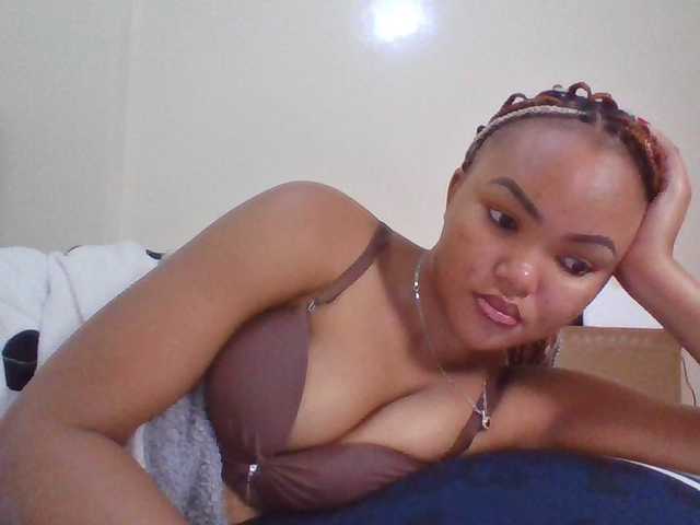 Beautystar12 live cam on BongaCams